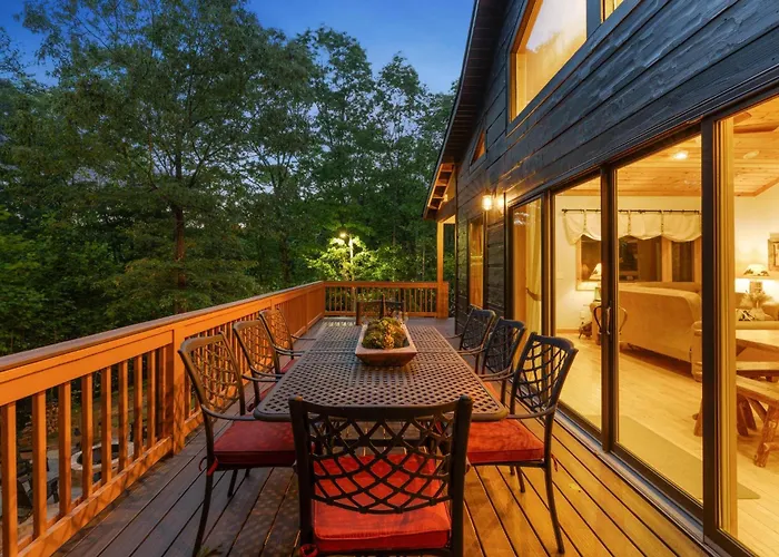 Lux Mtn Cabin Hot Tub, Fire Pit, Game Room 3Bd