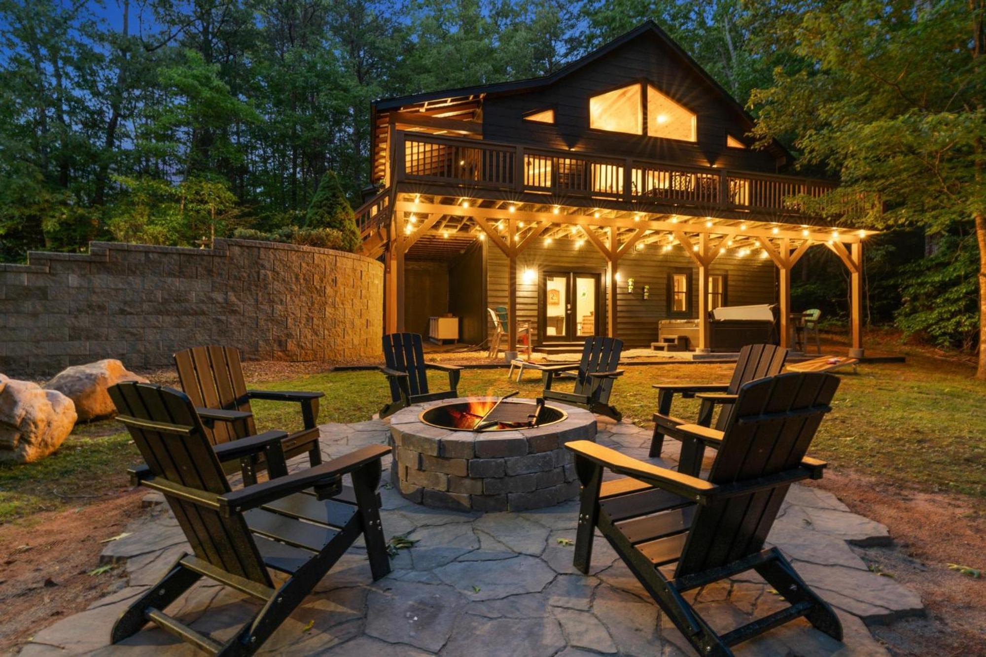 Lux Mtn Hot Tub, Fire Pit, Game 3bd Hébergement de vacances *