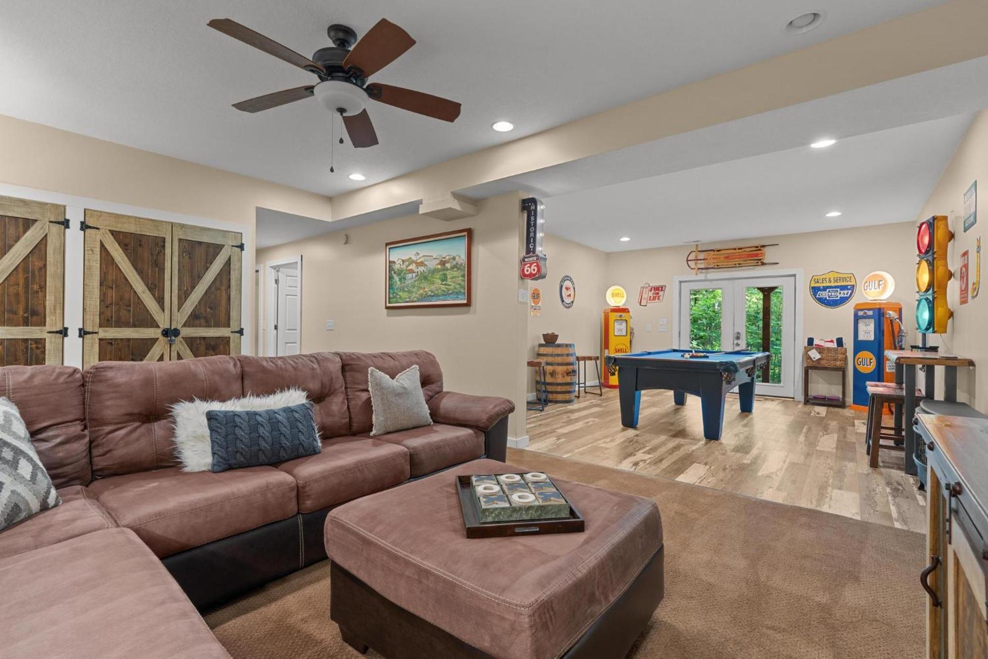 Lux Mtn Hot Tub, Fire Pit, Game 3bd