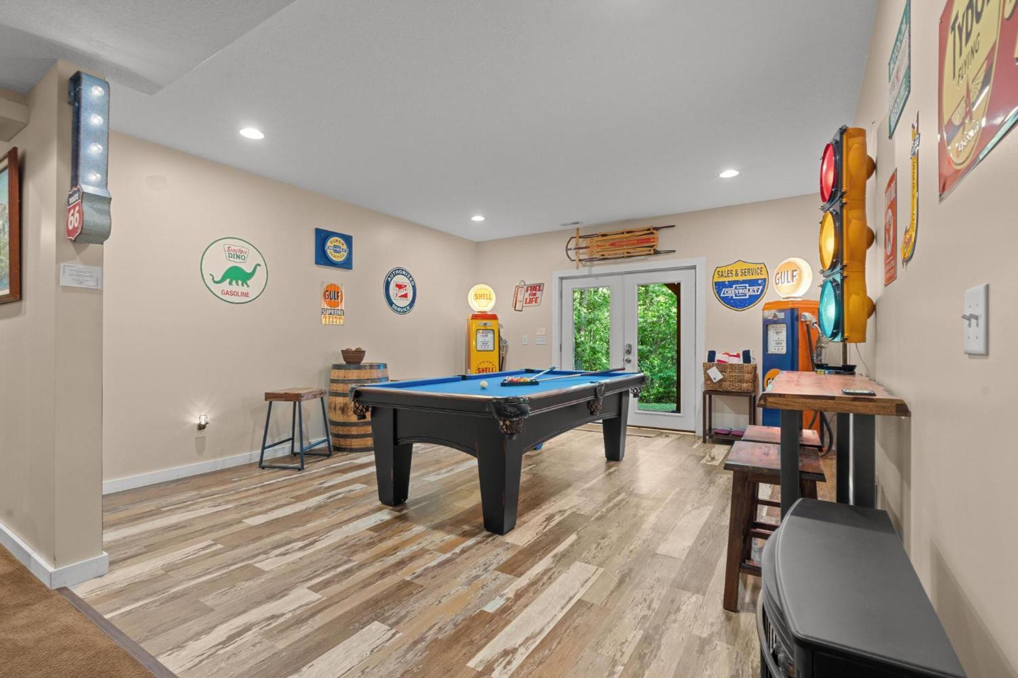 Lux Mtn Hot Tub, Fire Pit, Game 3bd Franklin